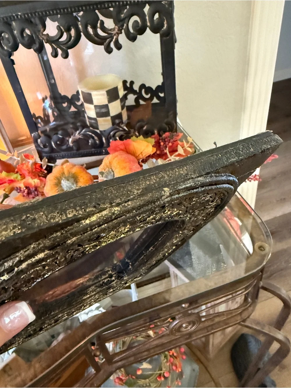 Vintage showcases black